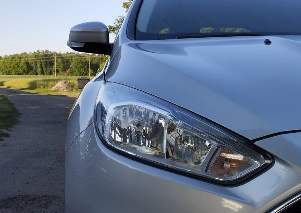 Ford Focus cena 40467 przebieg: 127000, rok produkcji 2018 z Niemcza małe 704